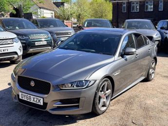 Jaguar XE D R-SPORT