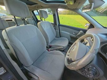 Renault Clio 1.6 VVT Privilege 5dr