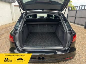 Audi A4 AVANT TFSI S LINE BLACK EDITION