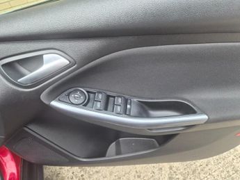 Ford Focus 1.6T TITANIUM NAVIGATOR