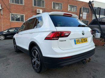 Volkswagen Tiguan 2.0 TDI BlueMotion Tech SE Navigation DSG 4Motion Euro 6 (s/s) 5