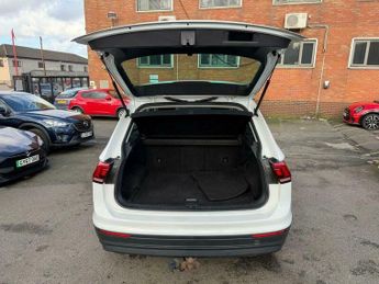 Volkswagen Tiguan 2.0 TDI BlueMotion Tech SE Navigation DSG 4Motion Euro 6 (s/s) 5
