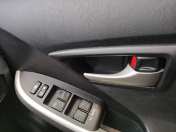 Toyota Prius 1.8 Hybrid VVT-h CVT 5dr