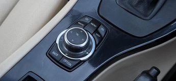 BMW 3 SERIES 320i SE