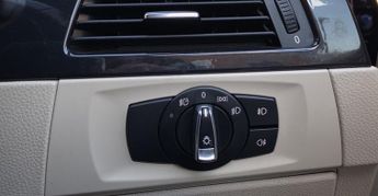 BMW 3 SERIES 320i SE