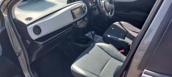 Toyota Yaris VVT-I T SPIRIT