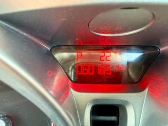 Ford Fiesta TITANIUM AUTOMATIC+P/SENSORS+TWO KEYS