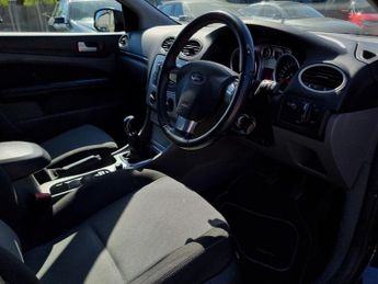 Ford Focus 1.6 Zetec Hatchback 5dr Petrol Manual (161 g/km, 99 bhp)