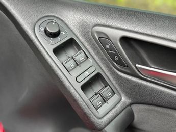 Volkswagen Golf 1.2 TSI S Hatchback 5dr Petrol DSG Euro 5 (105 ps)