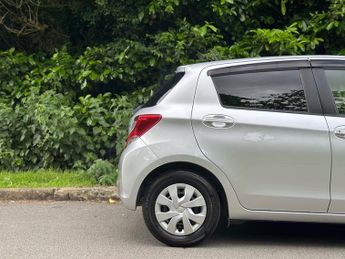 Toyota Yaris 1.33 Dual VVT-i Excel Hatchback 5dr Petrol Multidrive S Euro 6 (