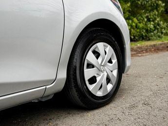 Toyota Yaris 1.33 Dual VVT-i Excel Hatchback 5dr Petrol Multidrive S Euro 6 (