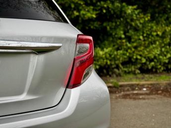 Toyota Yaris 1.33 Dual VVT-i Excel Hatchback 5dr Petrol Multidrive S Euro 6 (