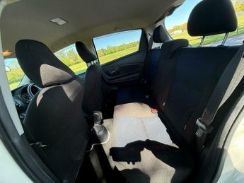 Toyota YARIS 1.33 Automatic Petrol 5dr Hatchback
