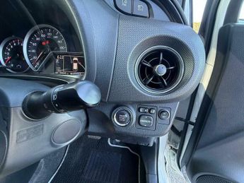 Toyota YARIS 1.33 Automatic Petrol 5dr Hatchback
