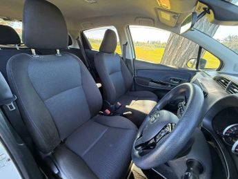 Toyota YARIS 1.33 Automatic Petrol 5dr Hatchback
