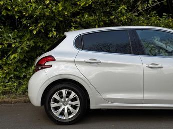 Peugeot 208 1.2 PureTech Tech Edition Hatchback 5dr Petrol EAT Euro 6 (s/s) 