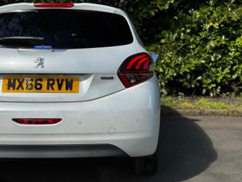 Peugeot 208 1.2 PureTech Tech Edition Hatchback 5dr Petrol EAT Euro 6 (s/s) 