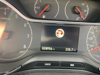 Vauxhall Grandland X 1.2 Turbo GPF Sport Nav SUV 5dr Petrol Auto Euro 6 (s/s) (130 ps