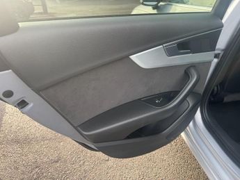 Audi A4 2.0 TDI ultra S line Saloon 4dr Diesel S Tronic Euro 6 (s/s) (19