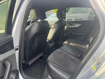 Audi A4 2.0 TDI ultra S line Saloon 4dr Diesel S Tronic Euro 6 (s/s) (19