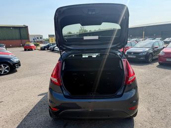 Ford Fiesta TITANIUM AUTOMATIC+P/SENSORS+BLUETOOTH