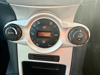 Ford Fiesta TITANIUM AUTOMATIC+P/SENSORS+BLUETOOTH