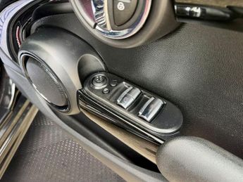 MINI Convertible JOHN COOPER WORKS