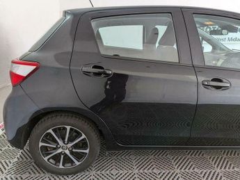 Toyota Yaris 1.5 VVT-h Icon Tech E-CVT Euro 6 (s/s) 5dr