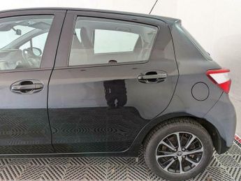 Toyota Yaris 1.5 VVT-h Icon Tech E-CVT Euro 6 (s/s) 5dr