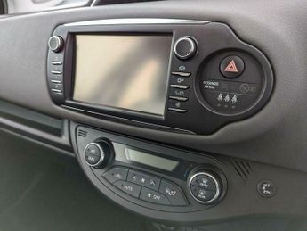 Toyota Yaris 1.5 VVT-h Icon Tech E-CVT Euro 6 (s/s) 5dr