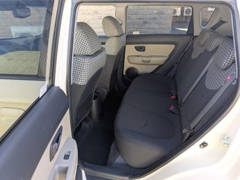 Kia Soul 2010 KIA SOUL 1.6 CRDI SHAKER 5 DOOR * A/CON * SUNROOF * 2 KEYS 