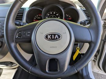 Kia Soul 2010 KIA SOUL 1.6 CRDI SHAKER 5 DOOR * A/CON * SUNROOF * 2 KEYS 