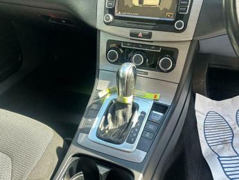 Volkswagen Passat 2.0 TDI BlueMotion Tech SE DSG Euro 5 (s/s) 5dr