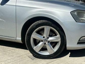 Volkswagen Passat 2.0 TDI BlueMotion Tech SE DSG Euro 5 (s/s) 5dr