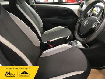 Toyota AYGO 1.0 VVT-i X-PLAY X-SHIFT AUTOMATIC ONLY 17610 MILES!!