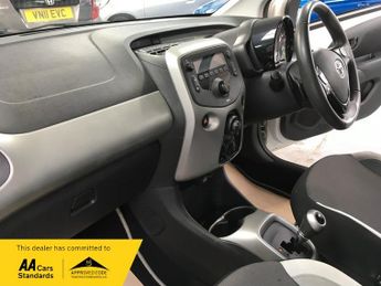 Toyota AYGO 1.0 VVT-i X-PLAY X-SHIFT AUTOMATIC ONLY 17610 MILES!!
