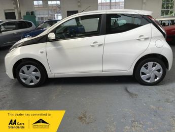 Toyota AYGO 1.0 VVT-i X-PLAY X-SHIFT AUTOMATIC ONLY 17610 MILES!!