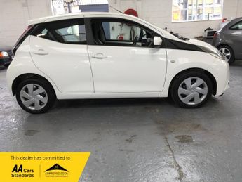 Toyota AYGO 1.0 VVT-i X-PLAY X-SHIFT AUTOMATIC ONLY 17610 MILES!!