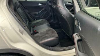 Mercedes-Benz C Class 2.1 GLA220 CDI AMG Line 7G-DCT 4MATIC Euro 6 (s/s) 5dr