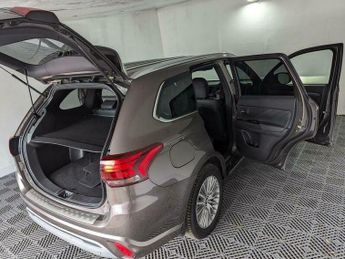 Mitsubishi Outlander 2.4h TwinMotor 13.8kWh 4h CVT 4WD Euro 6 (s/s) 5dr