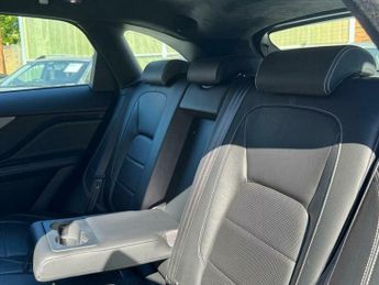 Jaguar F-Pace 3.0 D300 V6 S Auto AWD Euro 6 (s/s) 5dr