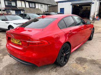 Jaguar XE D R-SPORT