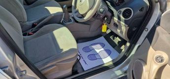 Renault Clio 1.4 16v Privilege 5dr