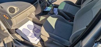 Renault Clio 1.4 16v Privilege 5dr