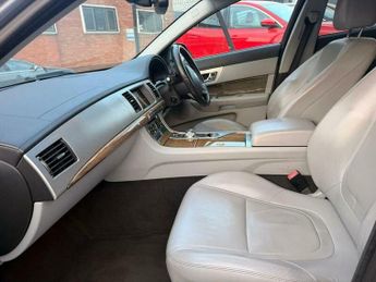 Jaguar XF 2.2d Premium Luxury Sportbrake Auto Euro 5 (s/s) 5dr