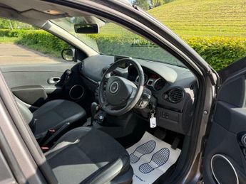 Renault Clio 1.6 VVT Dynamique TomTom Sport Tourer Auto Euro 5 5dr