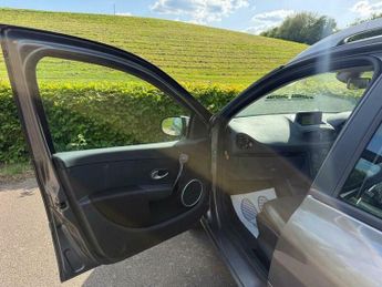 Renault Clio 1.6 VVT Dynamique TomTom Sport Tourer Auto Euro 5 5dr