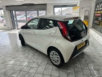 Toyota AYGO 1.0 VVT-i x-play x-shift Euro 6 5dr