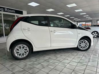 Toyota AYGO 1.0 VVT-i x-play x-shift Euro 6 5dr