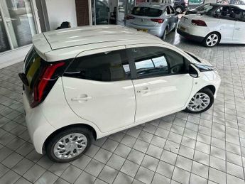 Toyota AYGO 1.0 VVT-i x-play x-shift Euro 6 5dr
